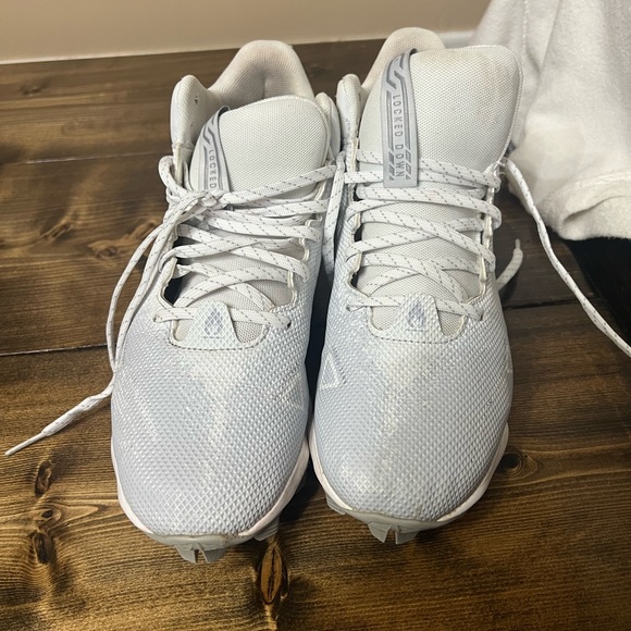 Under armour cleats. Men’s size 9. - Picture 2 of 2